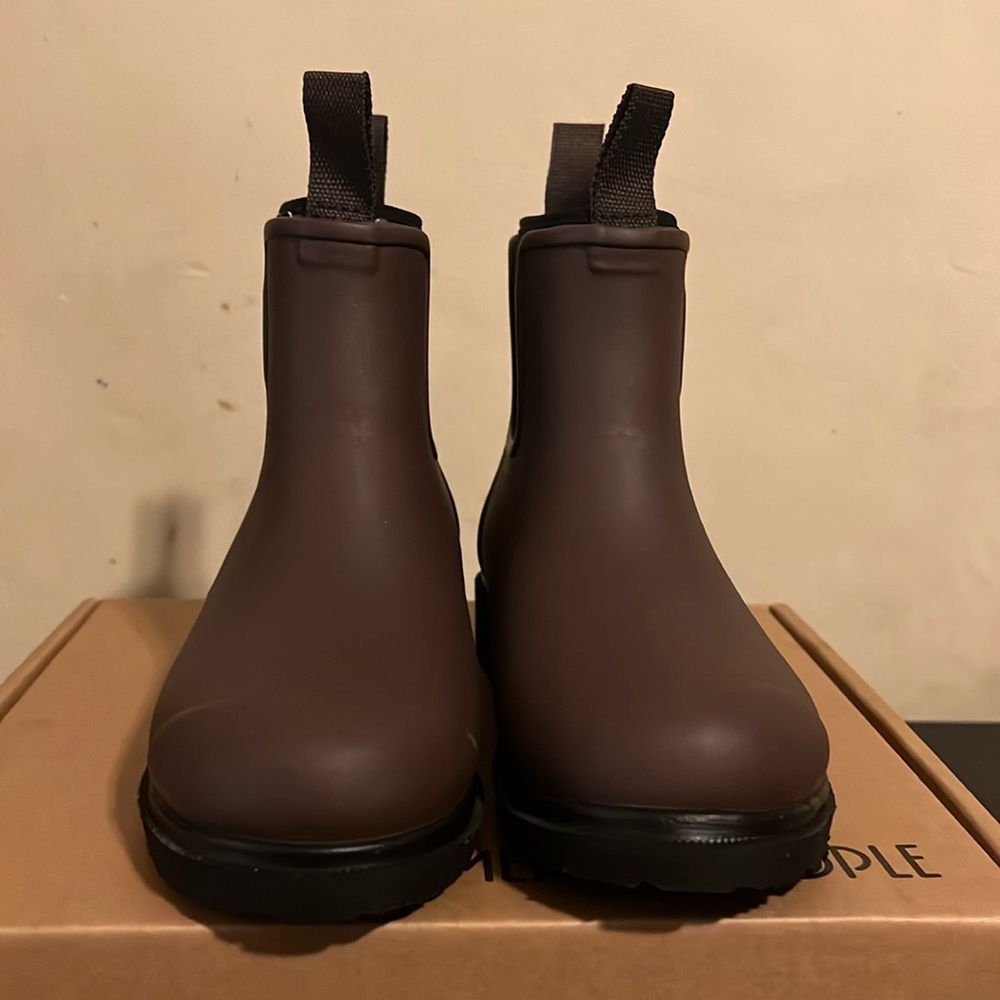 Women's Chestnut Chelsea Rain Boot - Slip-On Waterproof Bootie